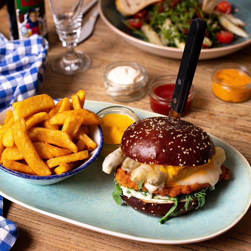 Schnitzel-Spargel-Burger